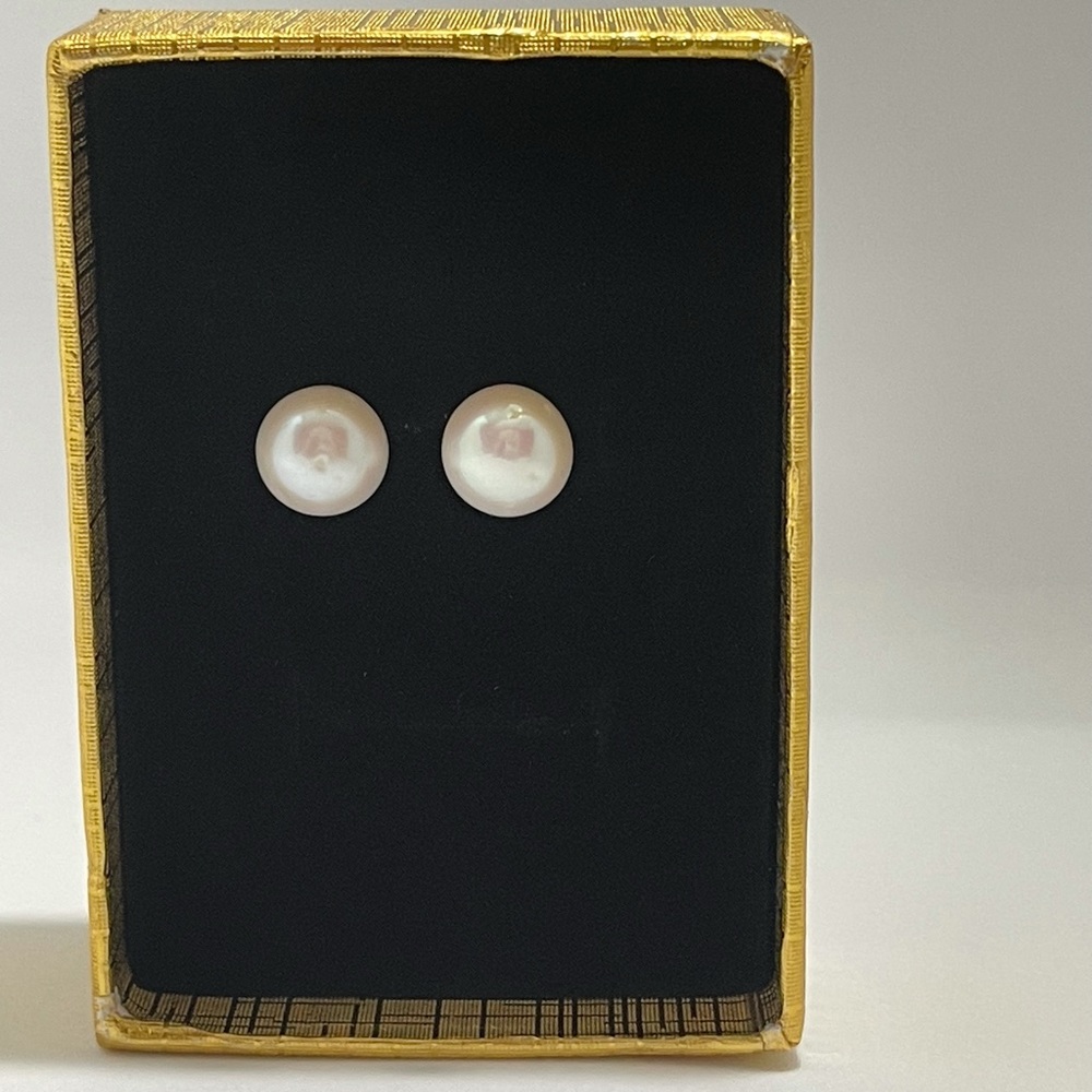 Authentic Freshwater pearl stud  earrings